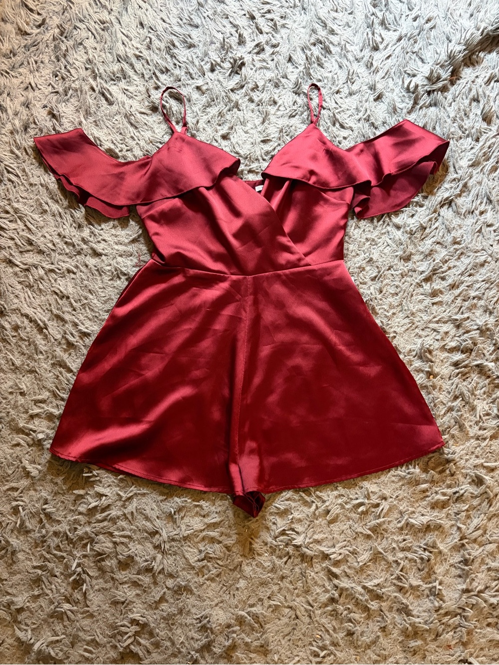 Kimchi Blue red sateen ruffle wrap off the shoulder flutter sleeve romper sz 0